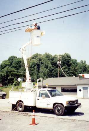 Splicing an aerial hot cut