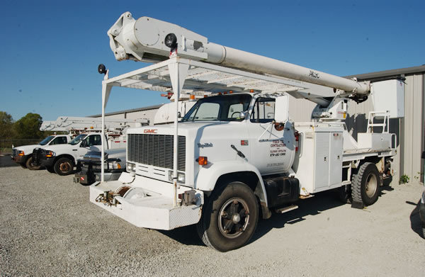 Aerial bucket truck